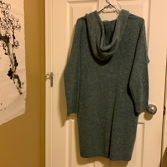 Uniqlo 100% wool jacket hooded - Picture 2 of 4